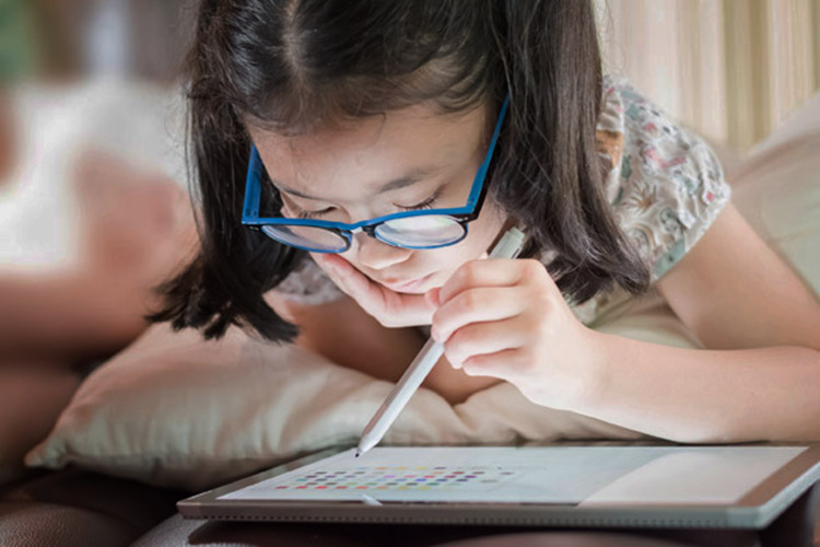 computer vision syndrome pada anak sekolah selama pandemi