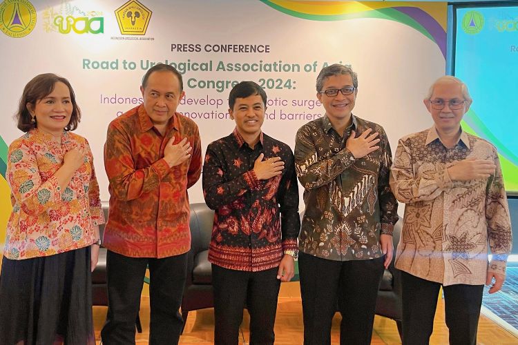 mengenal telerobotic surgery bedah jarak jauh