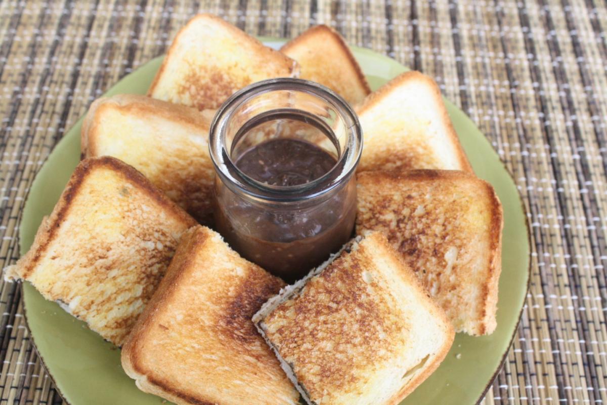 Toast with Banana-Choco Jam