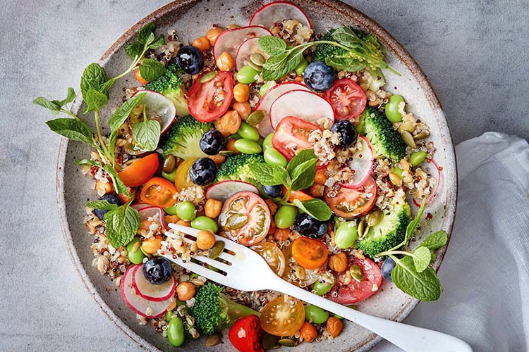 salad makanan rendah kalori tapi dapat ganggu kesehatan