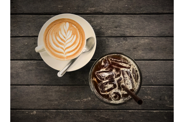 kopi panas atau es kopi yang lebih banyak antioksidannya